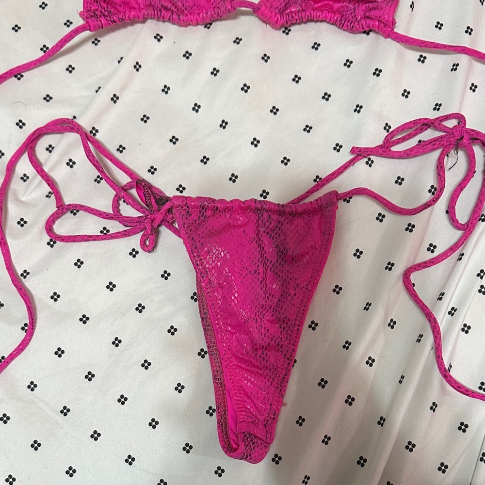 Vibrant neon Pink Bikini Set - Picture 3 of 3